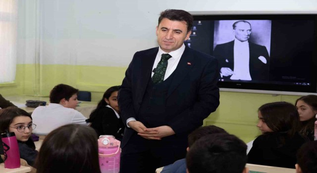 Vali Aygöl, akıllı telefon kullanımında öğrencilerin dikkatli olması istedi
