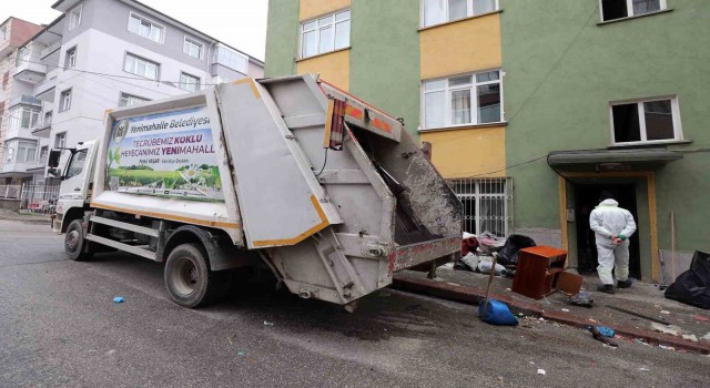 Yenimahallede bir evden 3 ton çöp çıktı