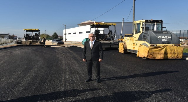 Yenişehirde okullar bölgesinde asfalt çalışması