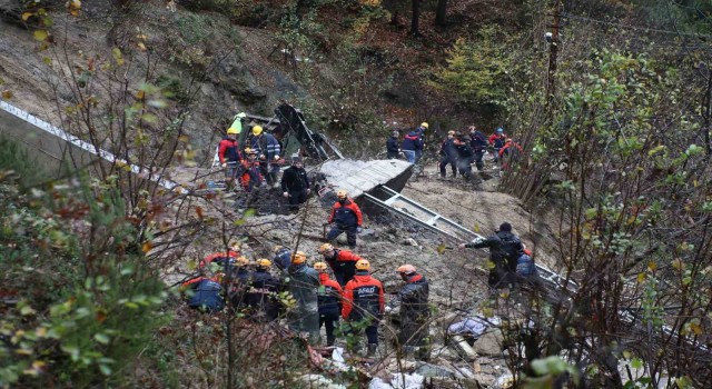 Zonguldak'ta göçük altındaki 2 kişiden birinin cenazesine ulaşıldı