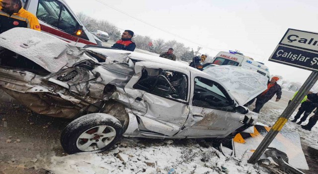 Afyonkarahisarda trafik kazası: 5 yaralı