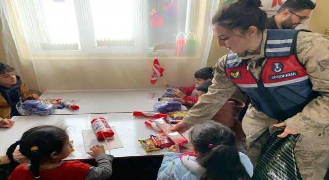 Ağrıda jandarmadan ilkokul öğrencilerine ‘Mahremiyet eğitimi