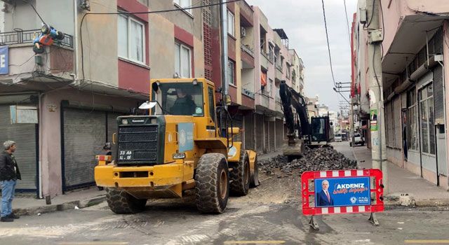 Akdeniz Belediyesi, Yol, Kaldırım Çalışmalarına Devam Ediyor