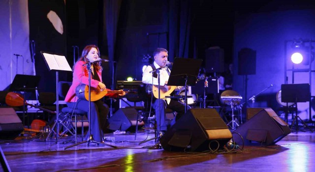 AKMde Erdal-Mercan Erzincandan türkü gecesi