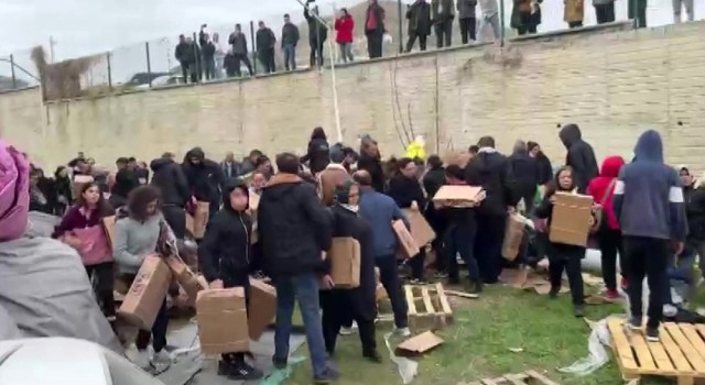 Alışveriş festivalindeki 1 TLlik sehpalar yağmalandı