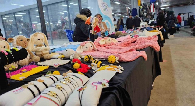 Arnavutköylü kadınlar El Emeği Göz Nuru standında ürünlerini satma fırsatı buluyor