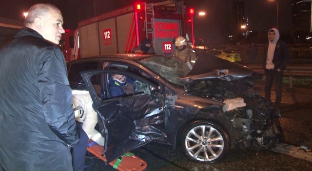 Ataşehirde 6 aracın karıştığı kazada 5 kişi yaralandı