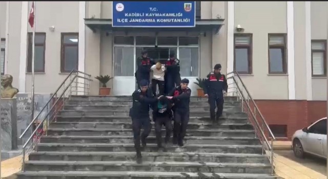 Atatürke, şehitlere ve vatana hakaret eden iki kardeş tutuklandı