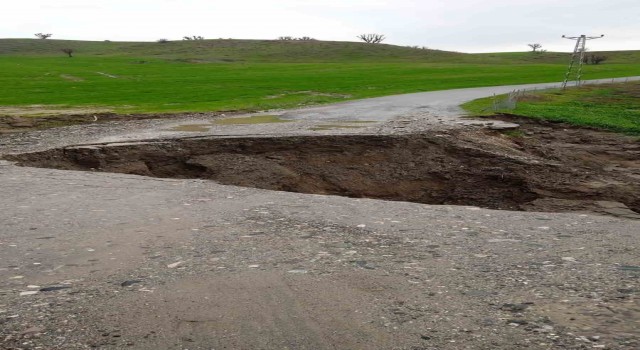 Batmanda heyelandan kapanan köy yolları ulaşıma açıldı