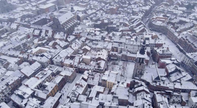 Belçikada yoğun kar yağışı: Seferler askıya alındı