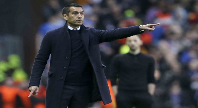 Beşiktaşa Genesiodan olumsuz haber geldi, rota van Bronckhorst