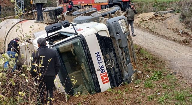 Beton Mikseri Devrildi: Sürücü Yaralı!