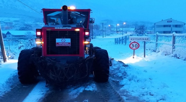 Bilecikte kapanana köy yolları açmak için ekipler seferber oldu