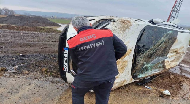 Bingölde kontrolden çıkan otomobil takla attı: 1 yaralı