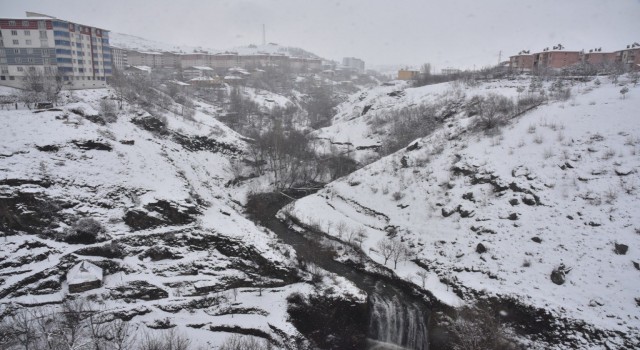 Bitliste 34 köy yolu ulaşıma kapandı