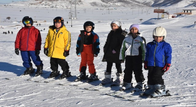 Bitlis'te kayak sezonu açıldı