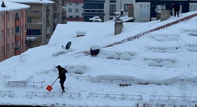 Bitliste yürekleri ağızlara getiren çatı temizliği