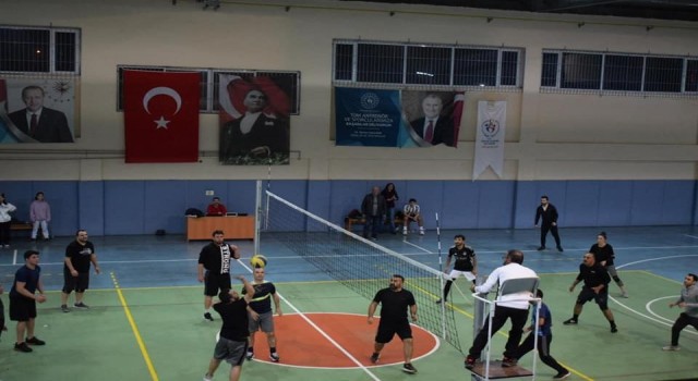 Bozdoğandaki kurumlar arası voleybol turnuvası sona erdi