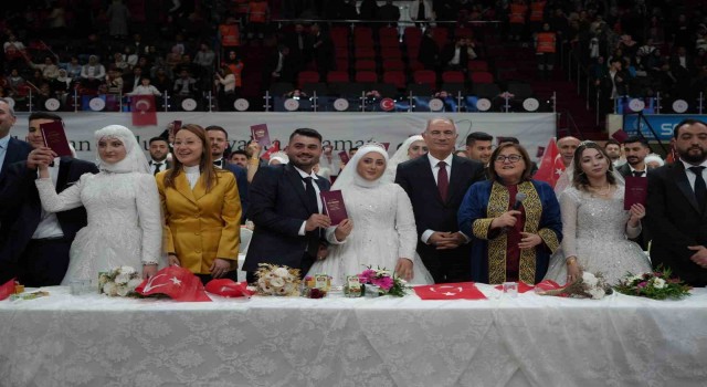Bşşkan Fatma Şahin 250 çiftin nikahını kıydı