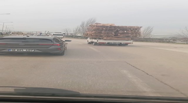 Bursada tehlikeli taşımacılık kamerada