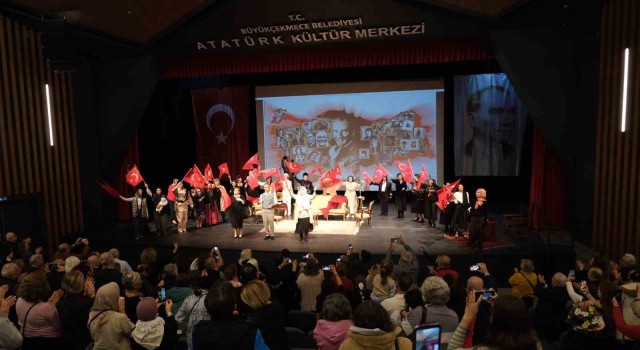 Büyükçekmecede ‘Zamansız Kadınlar sanatseverlerle buluştu