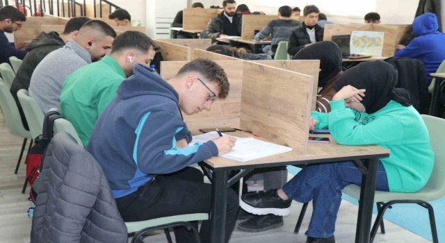 Büyükşehrin kütüphaneleri öğrencileri hazırlıyor