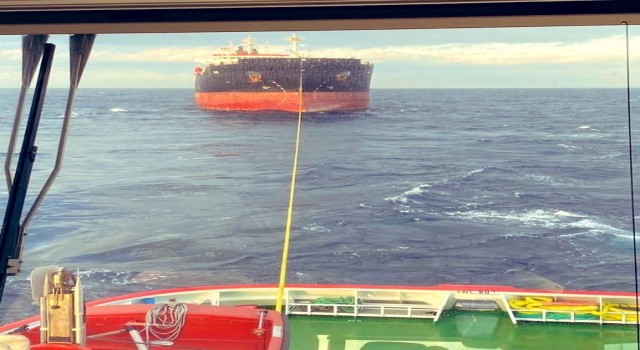 Çanakkale Boğazında makine arızası yapan tanker kurtarıldı