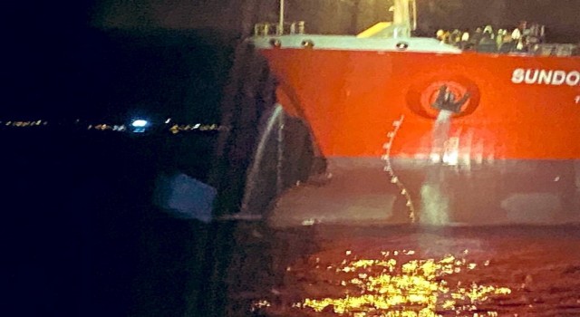 Çanakkale Boğazından geçen boş tanker makine arızası yaptı