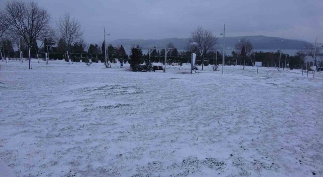 Çanakkalede kar yağışı etkili oldu