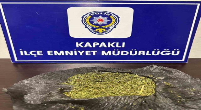 Devriye gezen polis ekipleri uyuşturucu ele geçirdi
