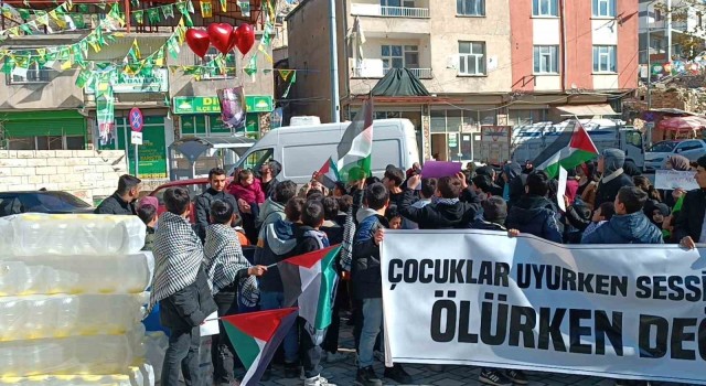 Dicle ilçesinde çocuklardan Gazzeye destek yürüyüşü
