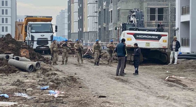 Diyarbakır'da kamyon altında kalan işçi hayatını kaybetti