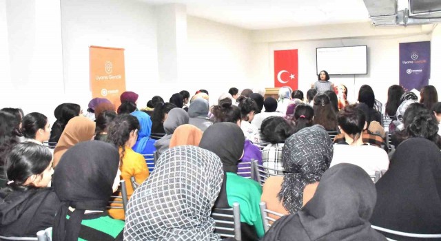 Diyarbakırda öğrencilere “Madde Bağımlılığına Yönelik Koruyucu Önleyici” seminer
