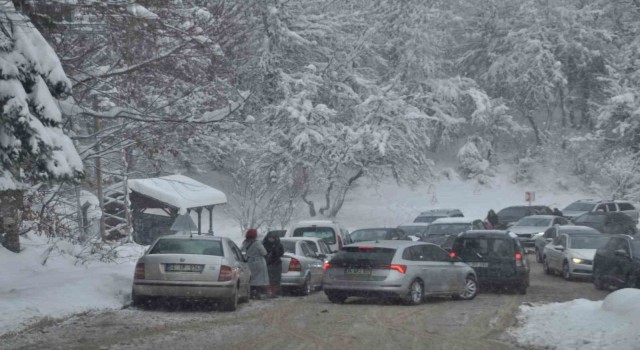 Doğa harikasını görmek istediler: Trafik kilitlendi