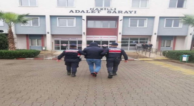 Dolandırıcılık suçundan aranan şahıs jandarmadan kaçamadı