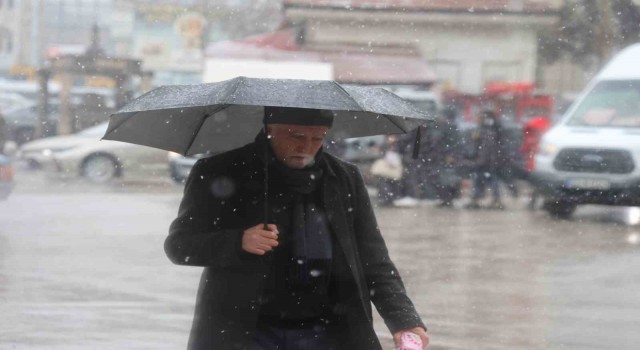 Elazığda kar yağışı başladı