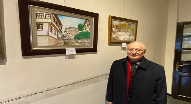 Emekli eğitimci emek emek çizdiği eserleri deprem bölgesi ve Filistin için satışa çıkardı