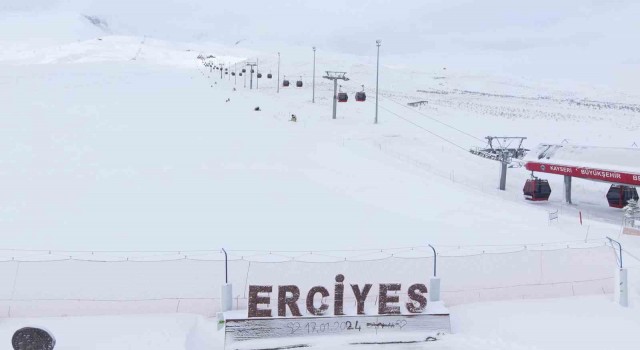 Erciyeste kar kalınlığı 110 santimetreye ulaştı
