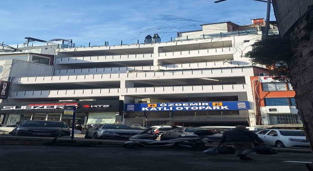 Fatihte otoparktaki bir araçtan 3 bin 300 euro ile 5 bin dolar çalındı iddiası