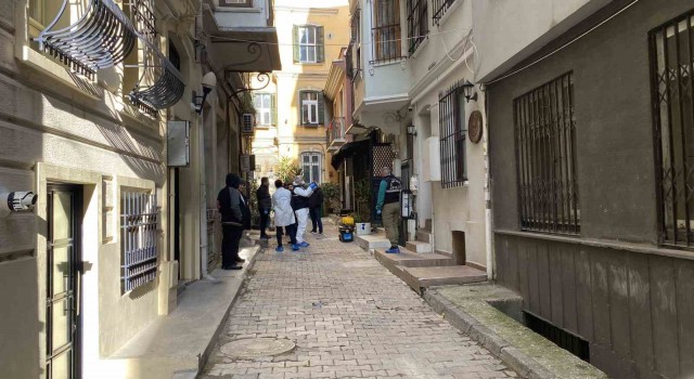 Galatada şüpheli ölüm: Norveçli turist ölü bulundu, Yunan turist hastanede