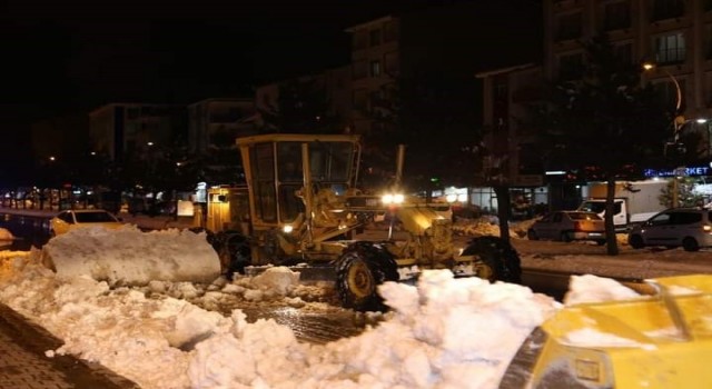 Güroymakta kar temizleme çalışmaları devam ediyor