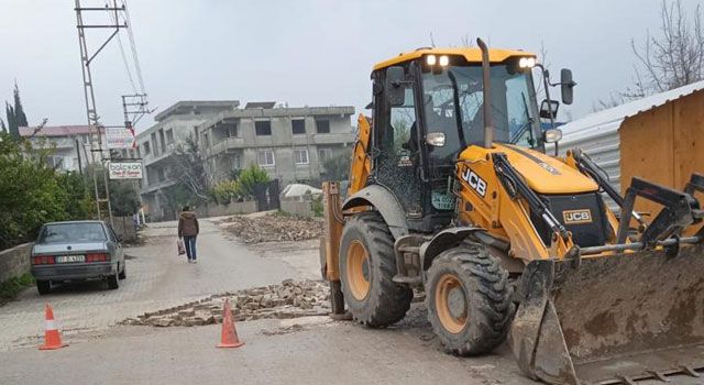 Hatay Büyükşehir Belediyesi, Yol Yapım Çalışmalarını Sürdürüyor