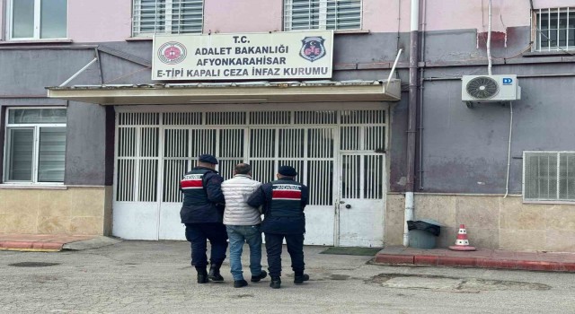 Hırsızlık suçundan 6 yıl hapis cezası ile aranan şahsı jandarma yakaladı