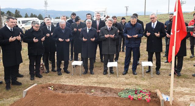 İçişleri Bakanı Yerlikaya, Pençe-Kilit şehitlerinin ailelerini ziyaret etti