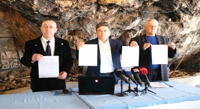 İYİ Parti Antalyanın yönetim kurulunda 6 istifa