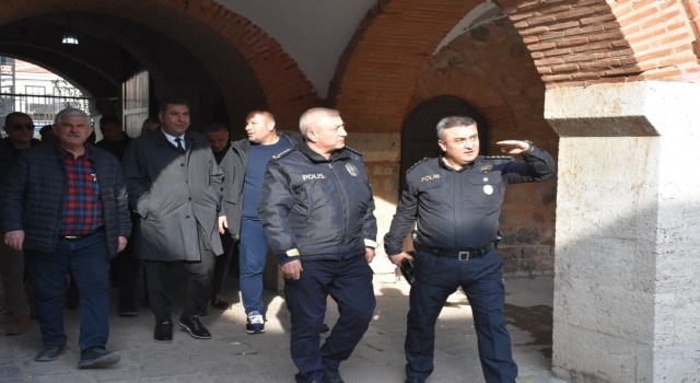 İzmir Emniyet Müdürü Sel, Menemende Huzurlu Sokaklar uygulamasını yönetti