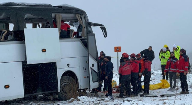 Kars’ta yolcu otobüsü kaza yaptı: 2 ölü, 8 yaralı