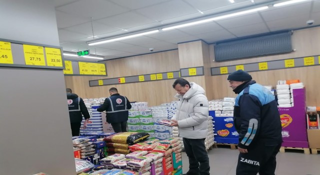 Karsta zincir marketlerde fiyat denetimi yapıldı