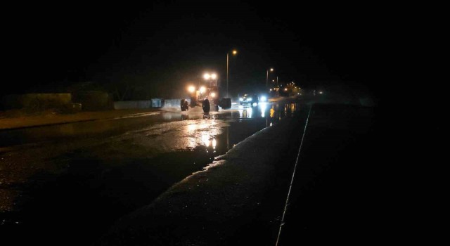 Kastamonuda deniz taştı, sokaklar su altında kaldı
