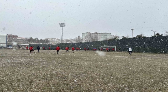 Kastamonuspor, kar altında çalışmalarını sürdürdü